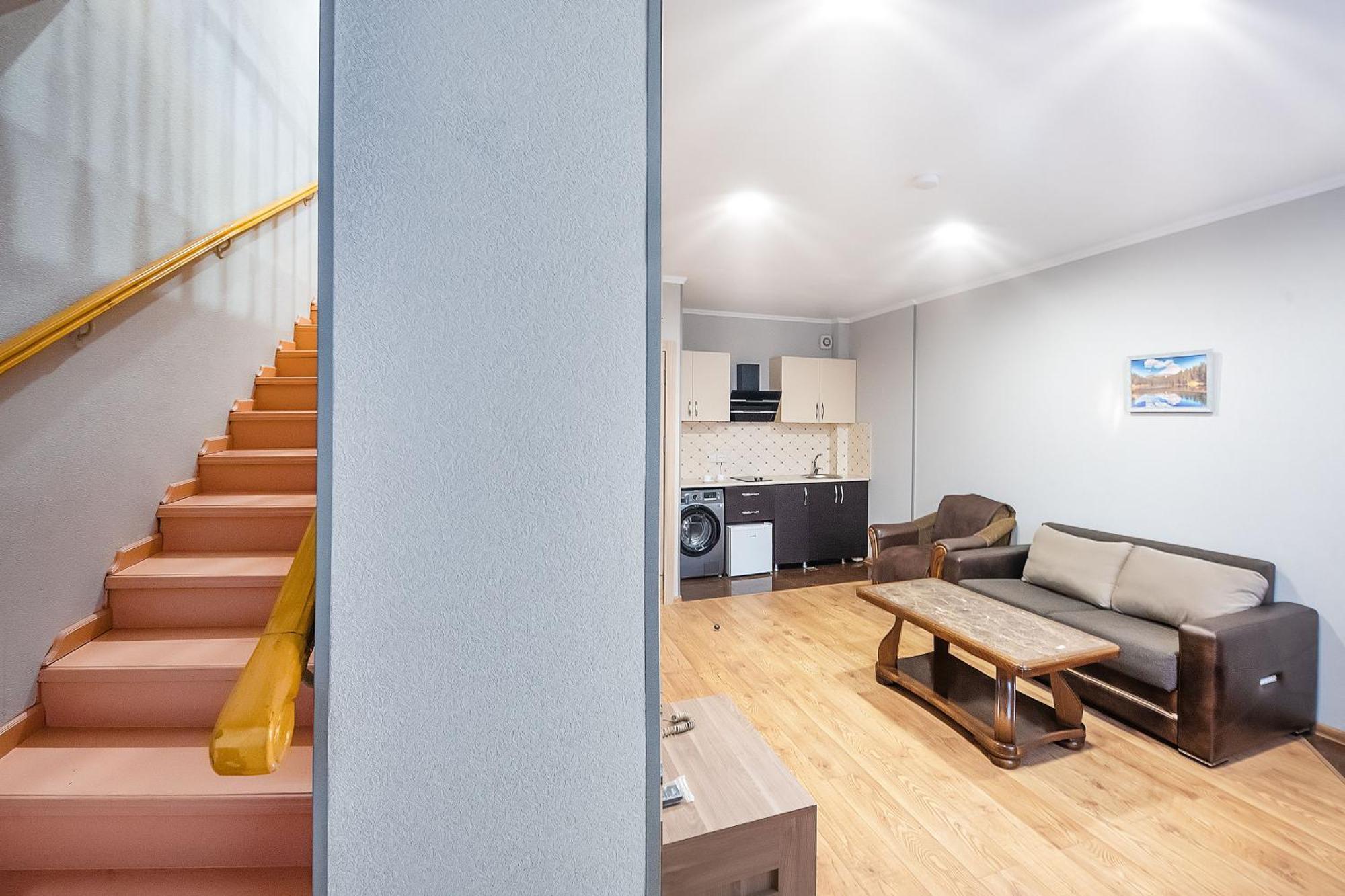 Georgia Gold Apartment