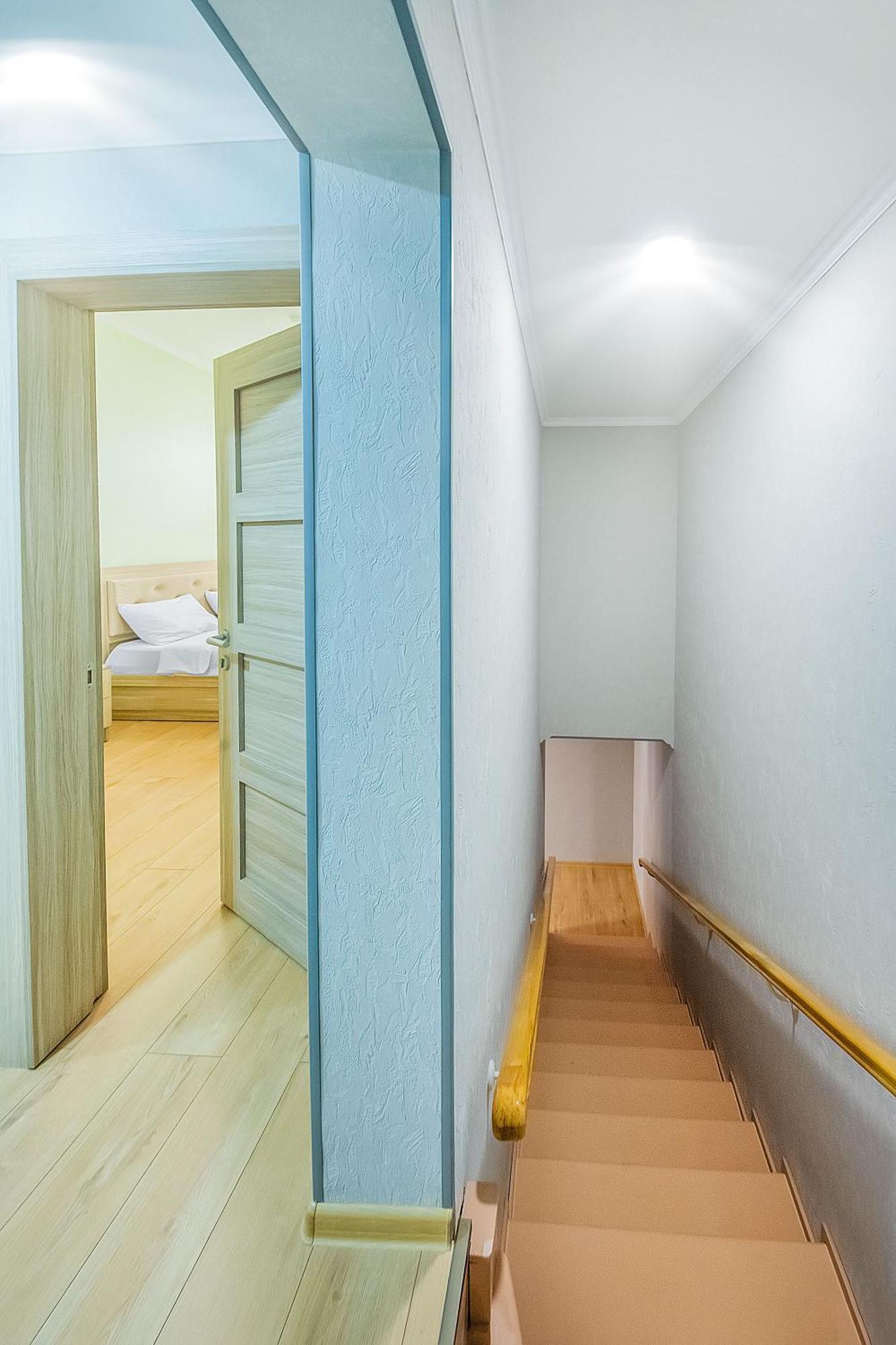Georgia Gold Apartment